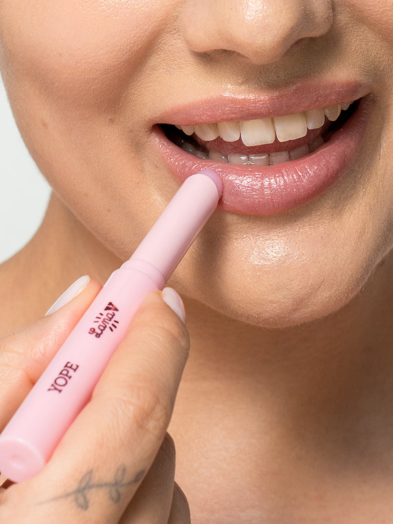 Lana V Pink Stardust – Lucidalabbra Idratante con Effetto Brillante Rosato